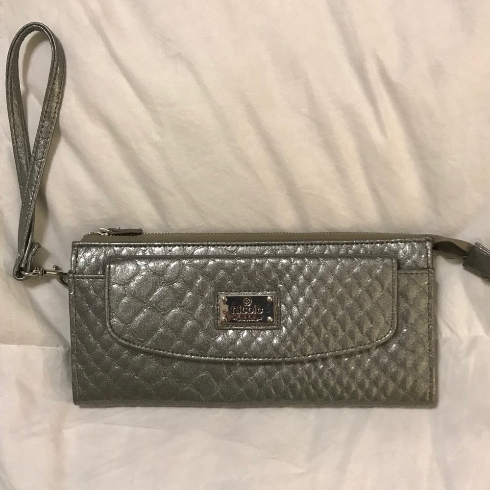 Nicole clutch